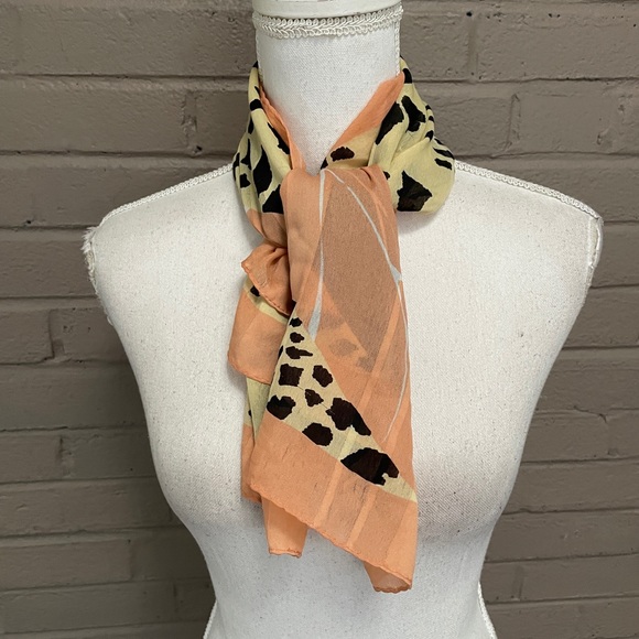 Vintage Leopard Scarf - Picture 5 of 5